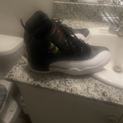 Air Jordan 12 Retro Playoffs 2022