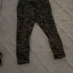 Maternity Camo Pants From Motherhood Maternity Size Medium 