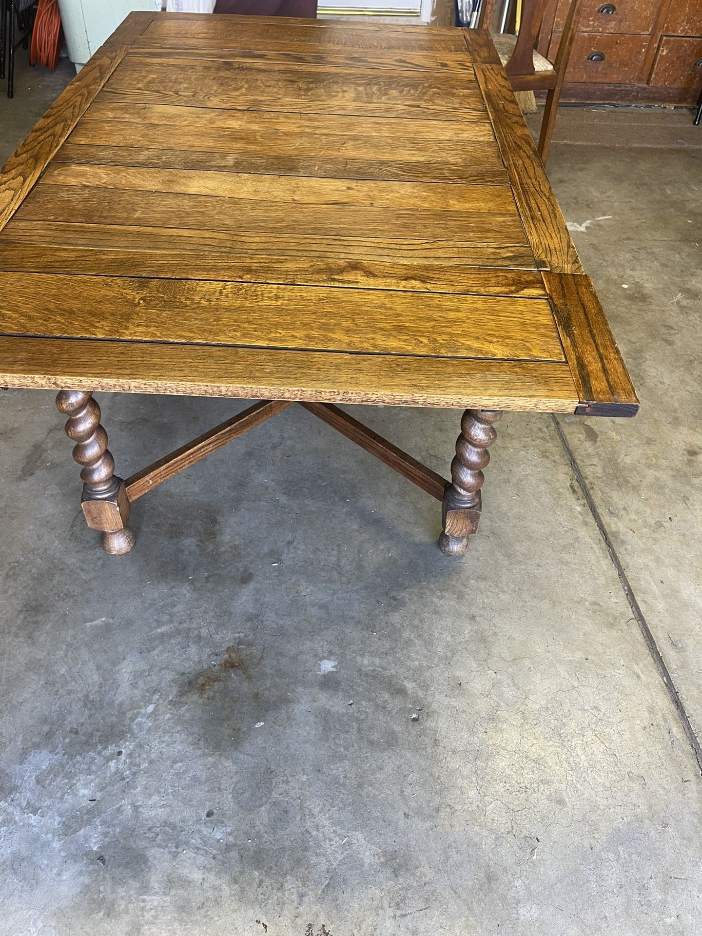 Mid-19th Century Oak Extendable Oak Table With 2 Chairs