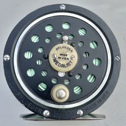 Vintage PFLUEGER Medalist Fly Fishing Reel