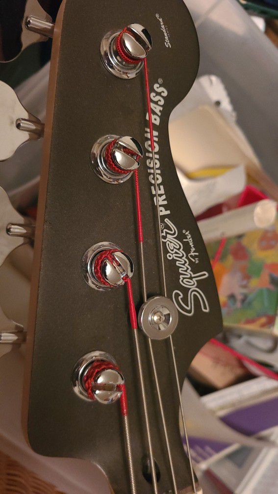Fender Squire Precision Bass, Frontman 15g Amp, Guitar Bag