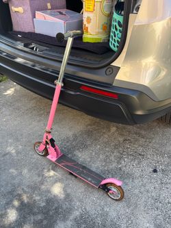Girl razor scooter