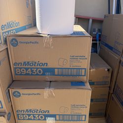 Caja de rollo para las manos / box of paper towels