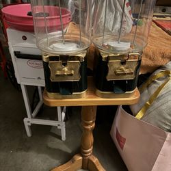 Old-fashioned gumball machine 