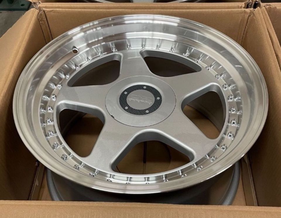 Futura OZ Racing style Wheels Rims 18 Inch By 9.5 +38 (5x120)
