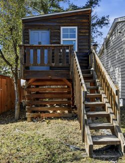 Treehouse / Playhouse - Perfect For Christmas!
