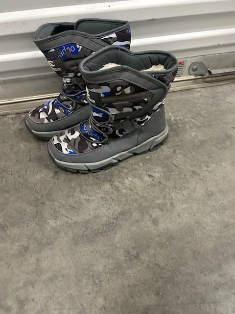 Kids Snow Boots Size 2