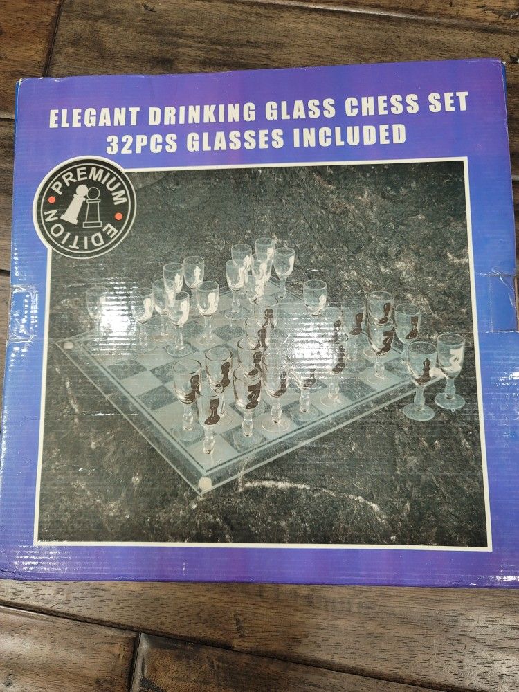 Elegant Drinking Glass Chess Set, BRAND NEW IN BOX