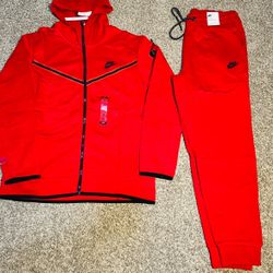2022 Red Nike Tech Set Small
