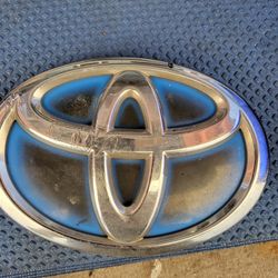 Toyota Prius 2012 - 2015 Original Front Grille Emblem Blue Logo Badge