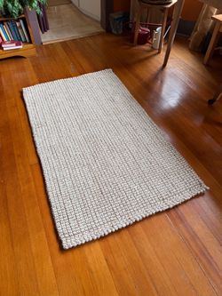 NEW! 3’x5’ Rug - wool