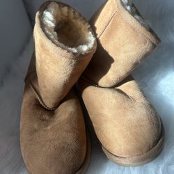 Woman's UGG Boots