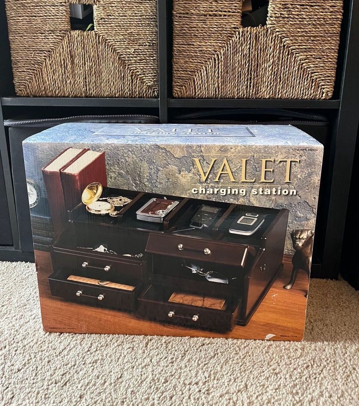 🔻Price Just Dropped! VALET charging station(New) 16" X 5" X 11.5"(Pick up🛒 In Bellevue)*Check out my Other Posts 🎁
