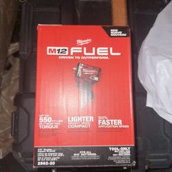 Milwaukee Stubby 3/8 550 Torque 