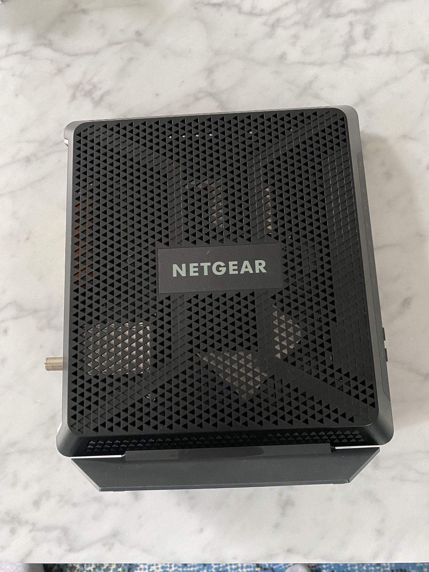 Netgear modem router C7000V2