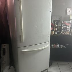 Refrigerator 