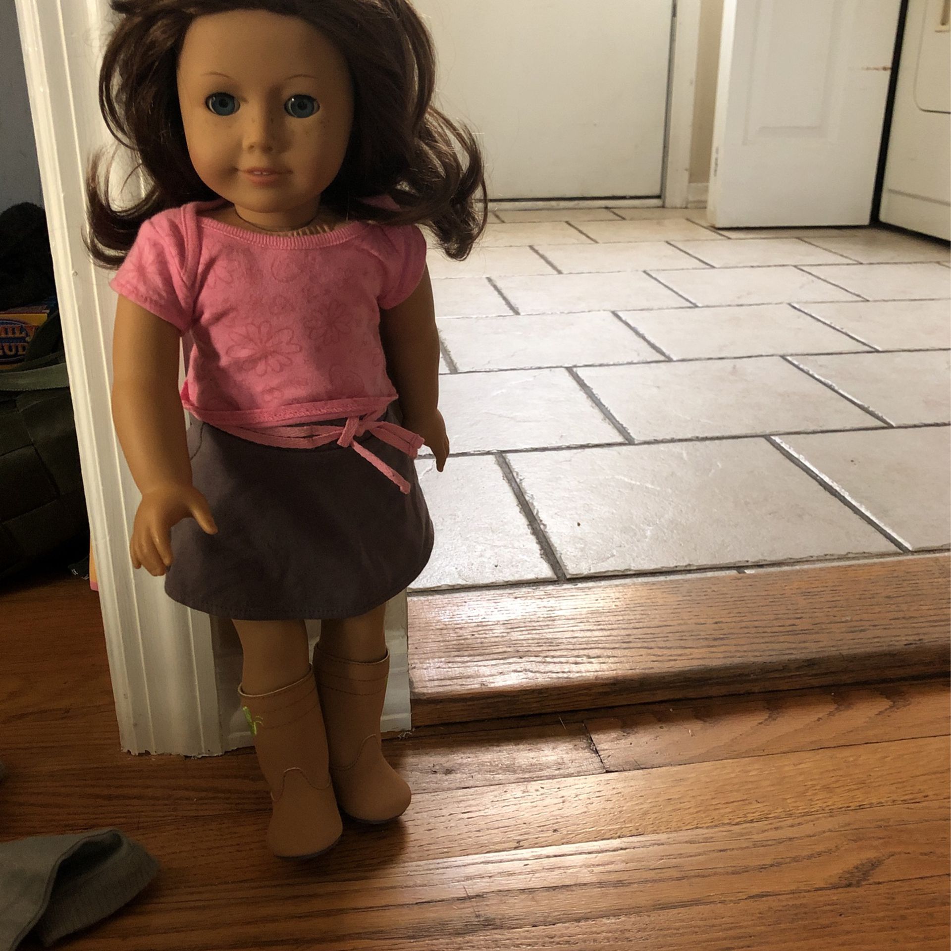 American Girl Doll With Clothes In Pic