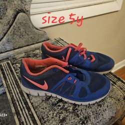 Size 5 Nike 