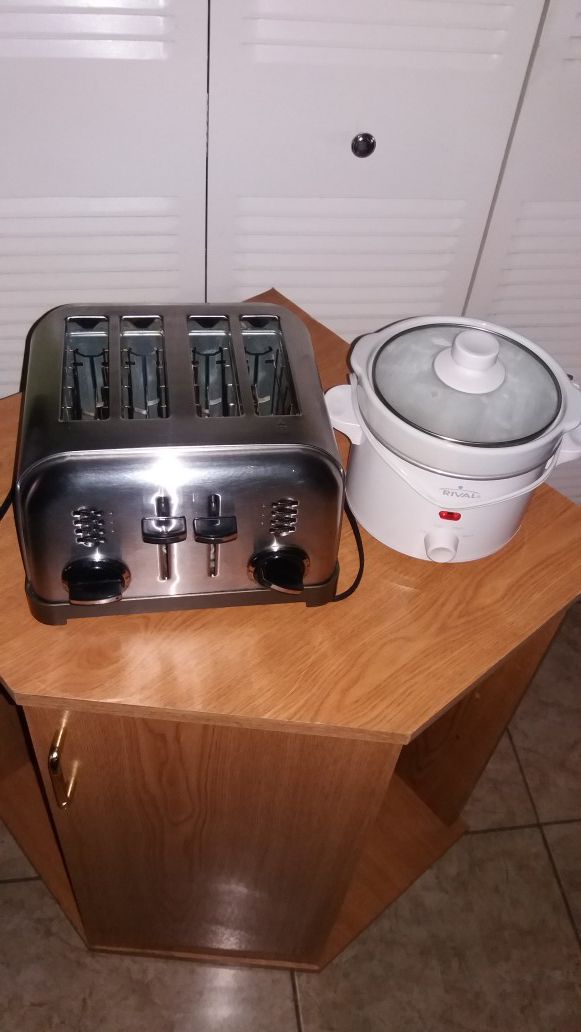 4 slices toaster and 1small crockpot Both for $30