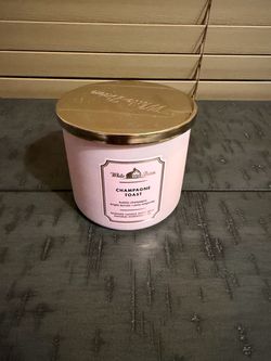 Bath & Body works 3 wick candle-NEW