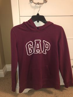 maroon gap sweatshirt