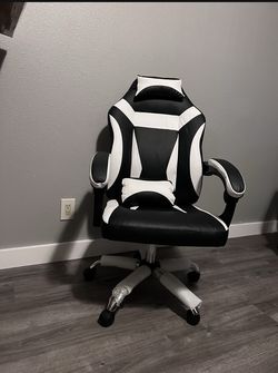 Gaming Chair With Pillows