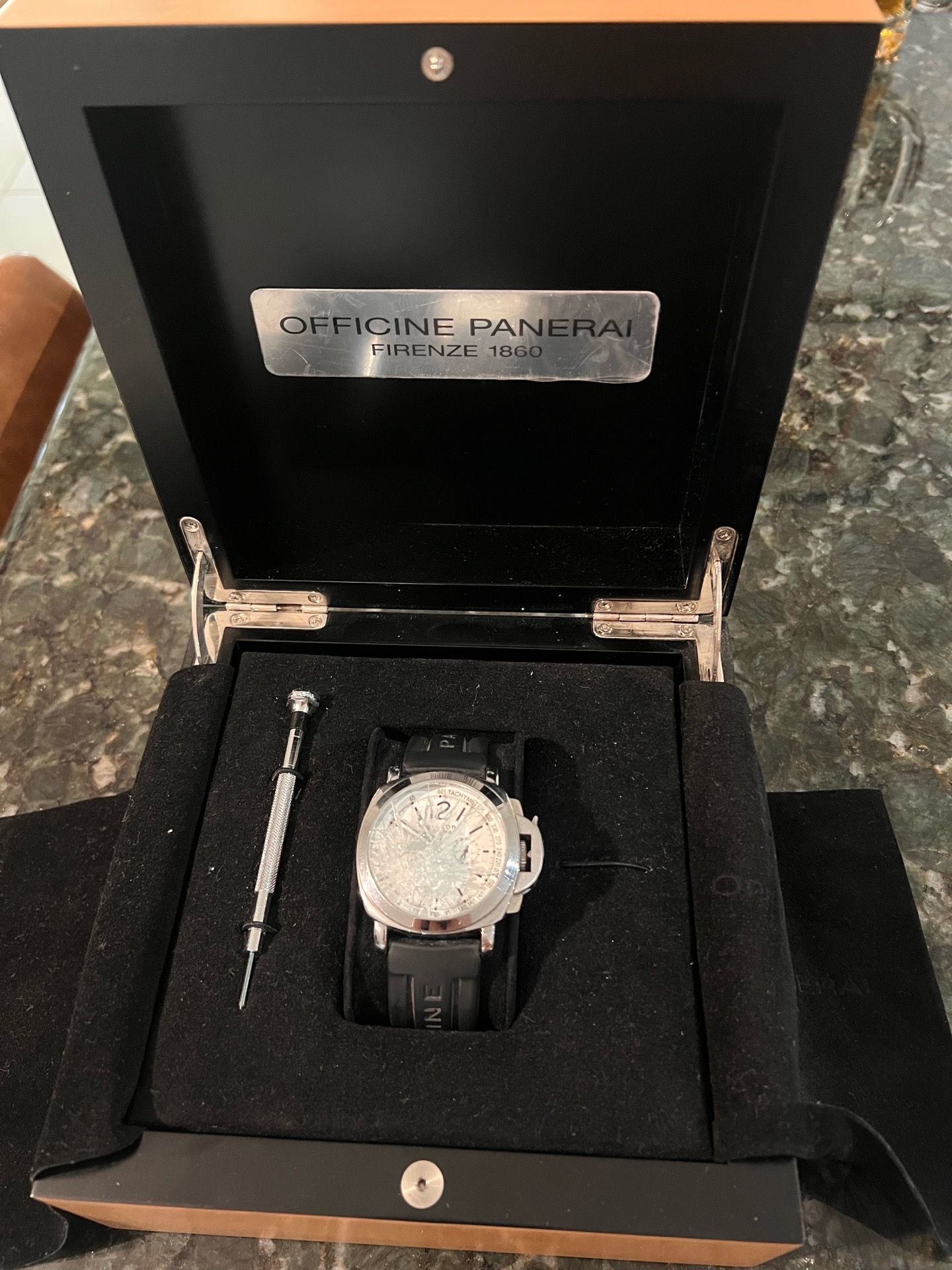 Panerai Luminor GMT 44mm Titanium (CRACKED CRYSTAL)