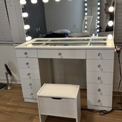 Makeup  Vanity 💄