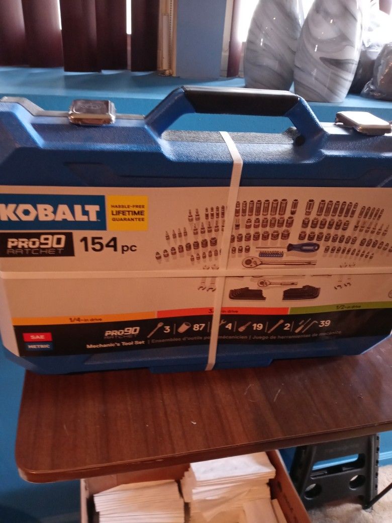 KOBALT 154  PIECE PRO SET OF SOCKETS AND RATCHETS