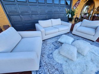 Beautiful Set Couch With 2 chairs totally Deep Clean Good Condition No Stains No Smell white color made Fabric