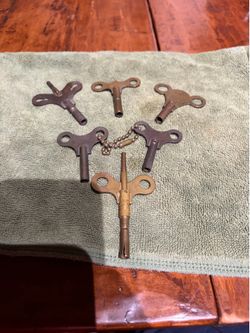 Assorted Antique Wind Up Clock Keys
