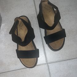Women’s Sandals Size 5 Or 5 1/2?