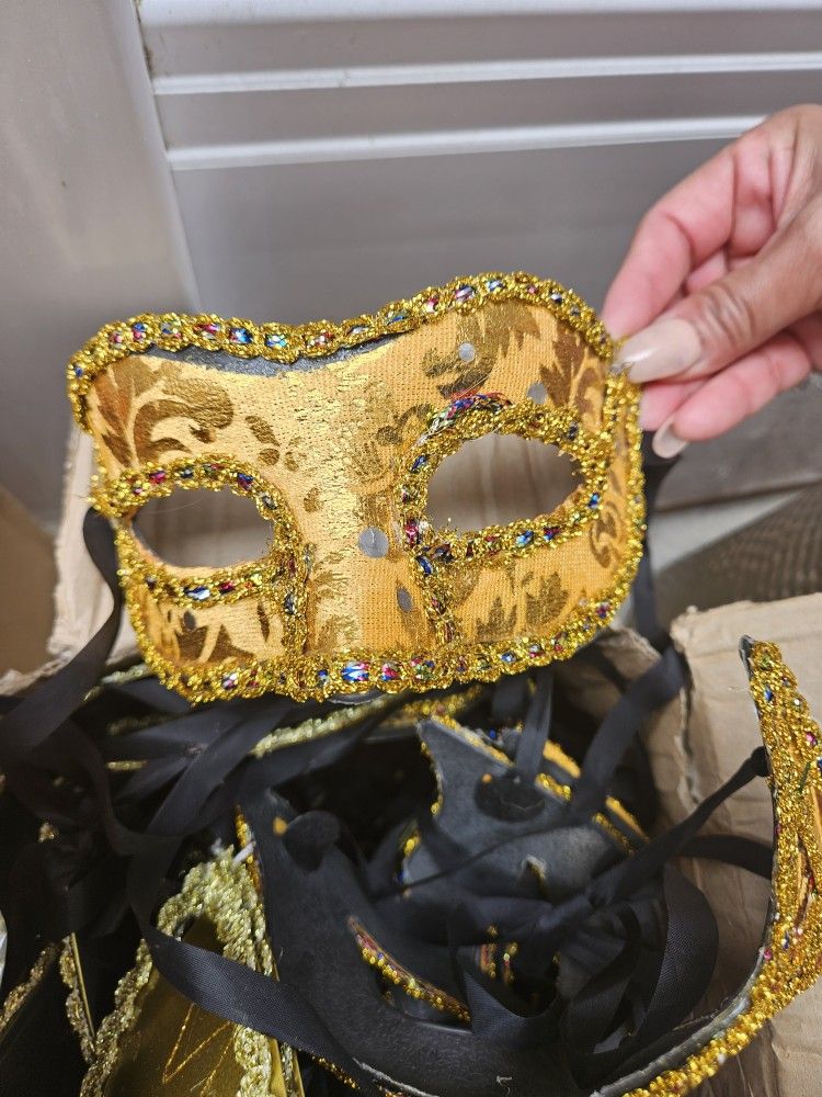 Gold Masquerade Party Masks – Set of Elegant Venetian-Style Masks (NEW)