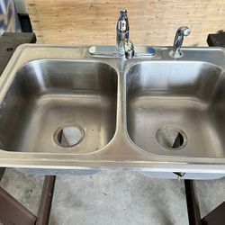 Kitchen Stainless Steel double Sink with faucet and sprayer 