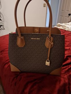 Like new purse firm price a couple of pen ink small lines