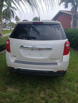 White chevrolet Equinox LT