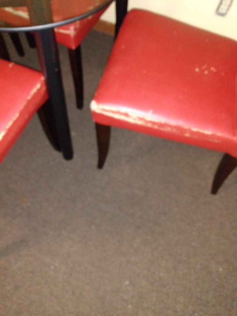 Small dining room the chairs are made of leather, but they begin to peel a little, very comfortable.