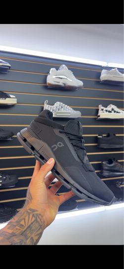 On clouds (Shoes)