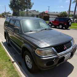2001 Mitsubishi Montero Sport.