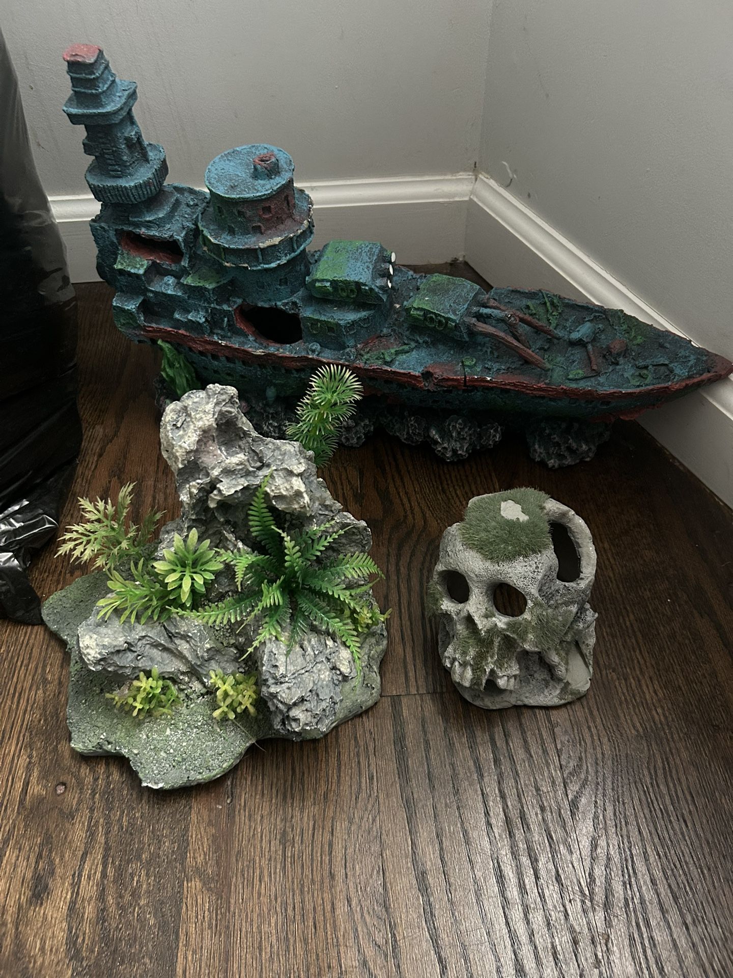 Fish Tank Statues