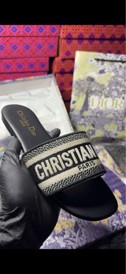 Dior sandals (sizes:6,7,8 in women!)
