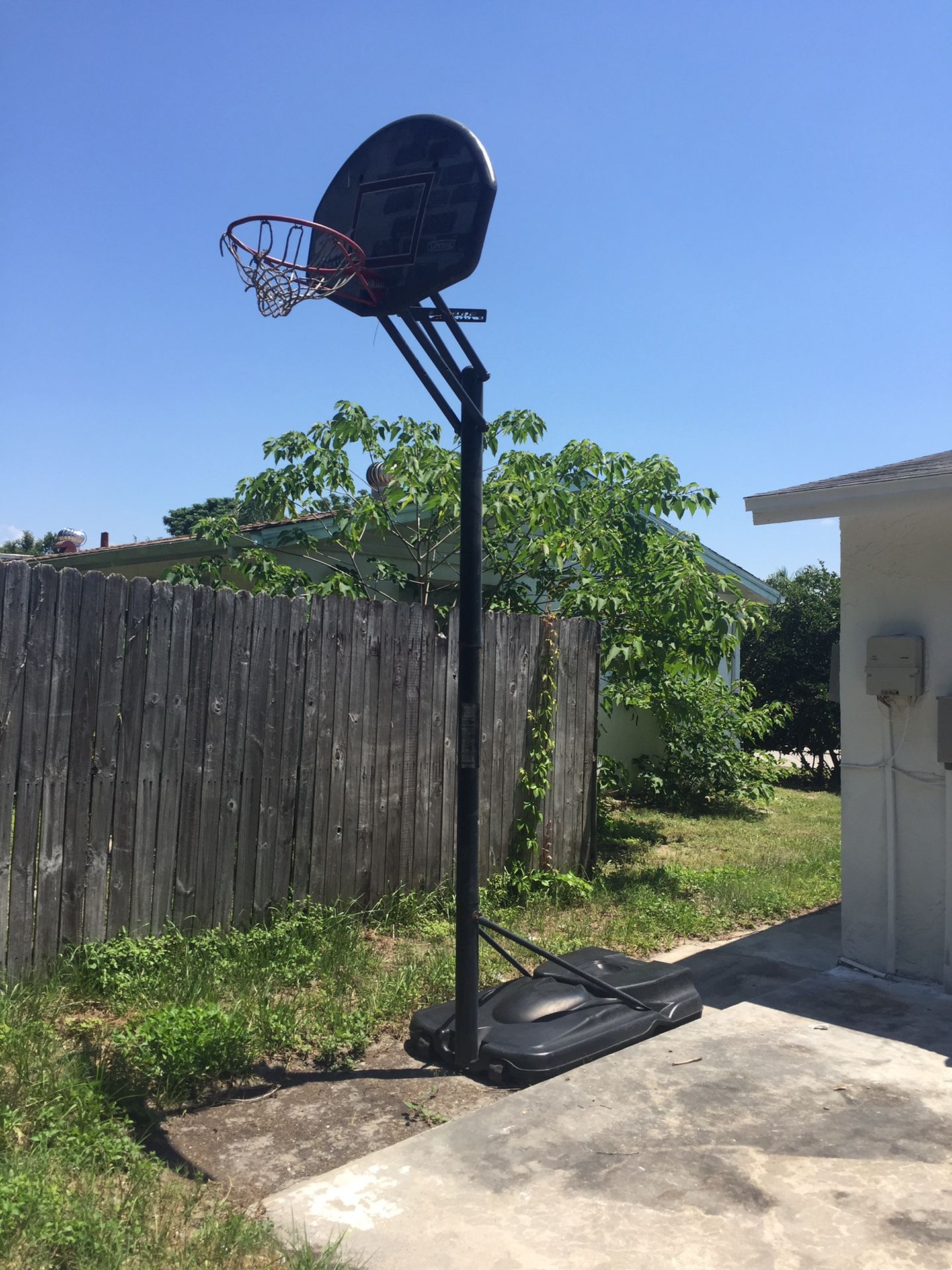 Basketball Hoop-Free