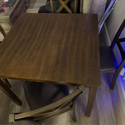 Table with 4 chairs