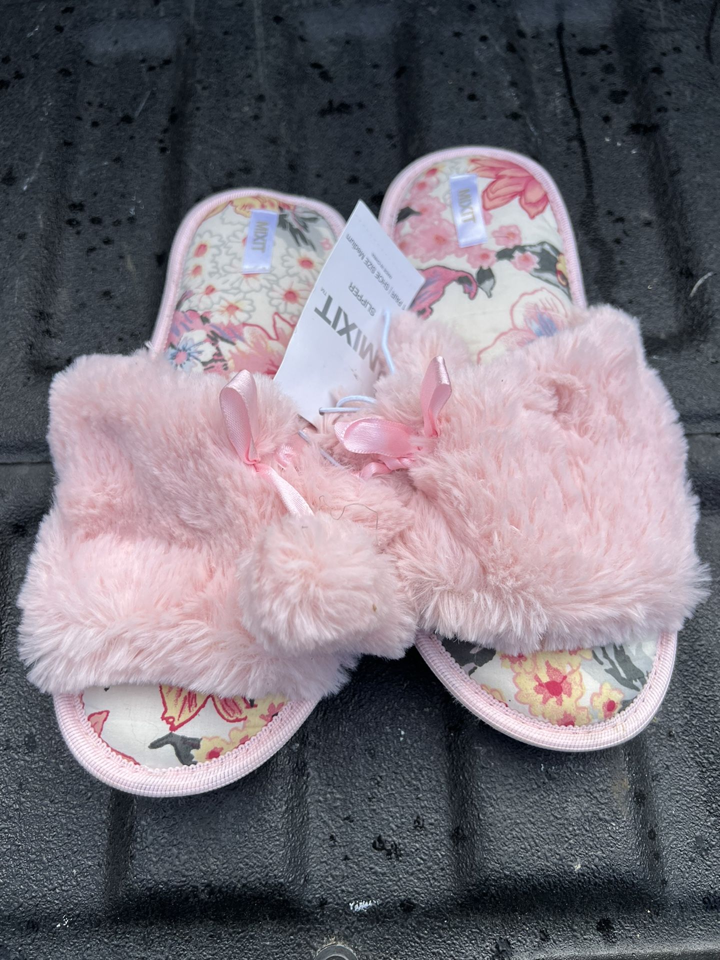 Mixit pink fuzzy slippers; new with tags, size medium; lady’s 7-8