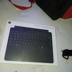 Microsoft Surface Pro Keyboard With Pen Storage