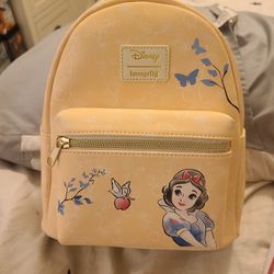 NWT. Snow White Loungefly Mini Backpack. 