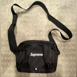 Supreme - black shoulder Bag SS19 (MINT CONDITION) 