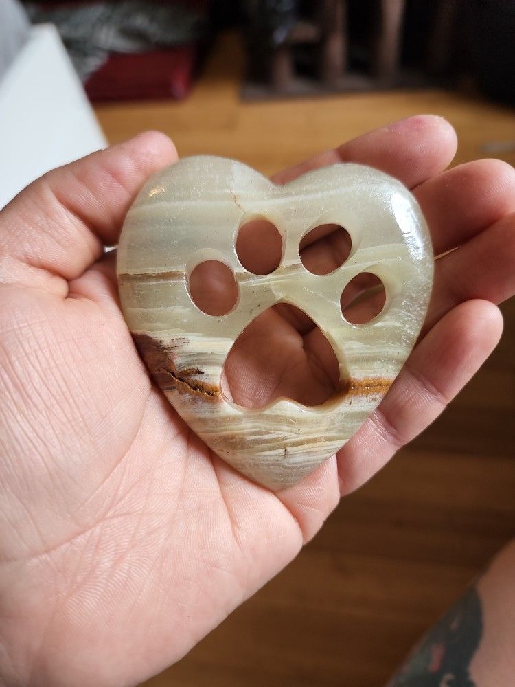 green onyx paw