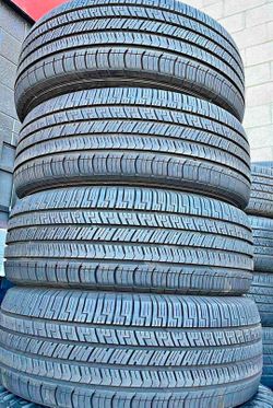 255 60 18 Goodyear tires Con 80% de Vida Las