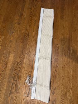 Free 34 3/4" Hunter Douglas wood blind